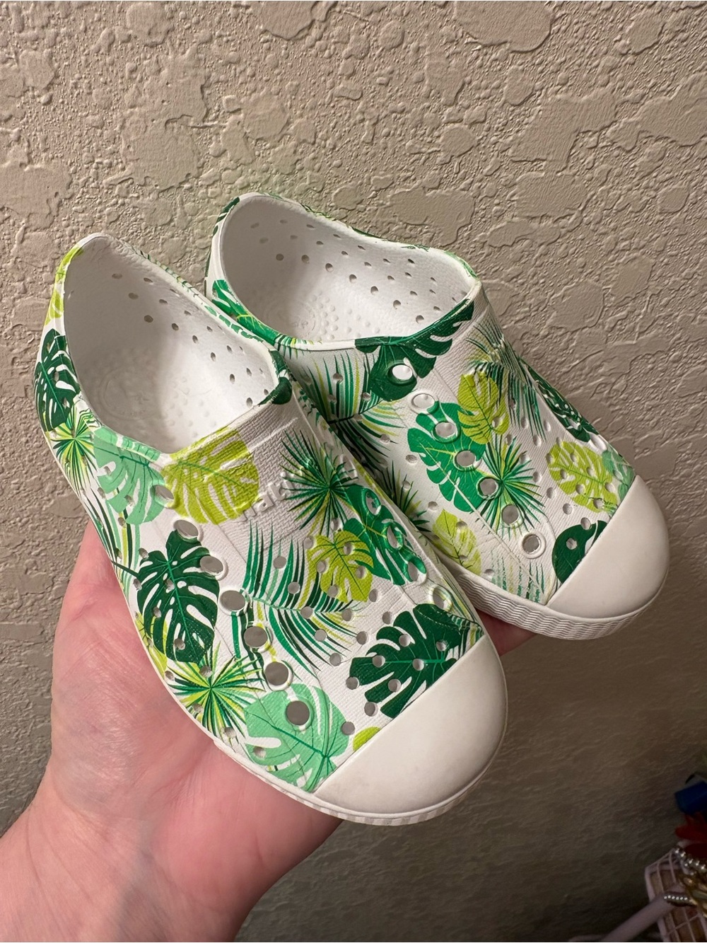 Native Shoes Green Tropical Palm Tree Print Slip-On Shoes Jefferson Style C8 - Picture 1 of 4